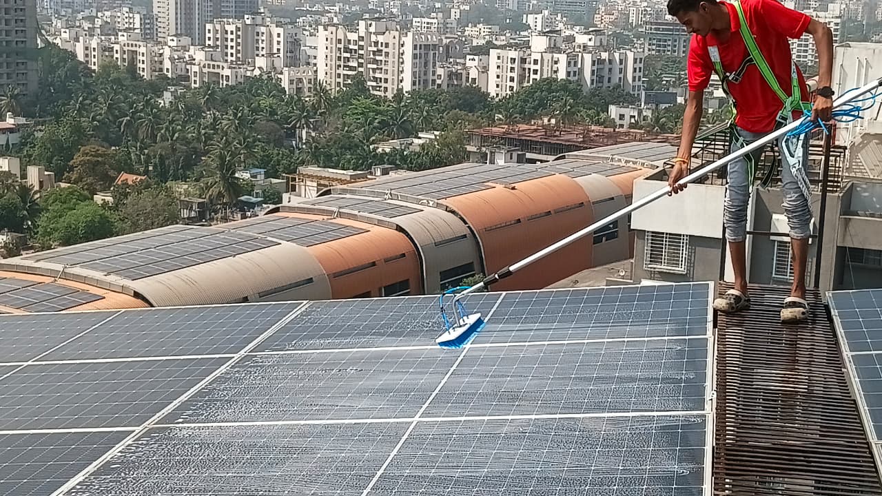 Systematic panel cleaning on elevated rooftop structure